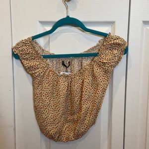 Brandy Melville Crop Top. (Never worn, tags on)